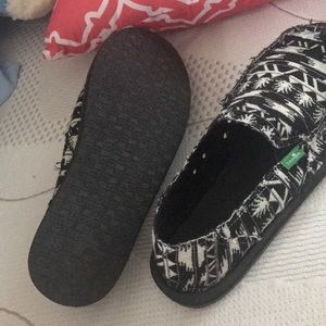 Sanuk Shoes - Tribal print Sanuks Sanuk Shoes - Tribal print Sanuks